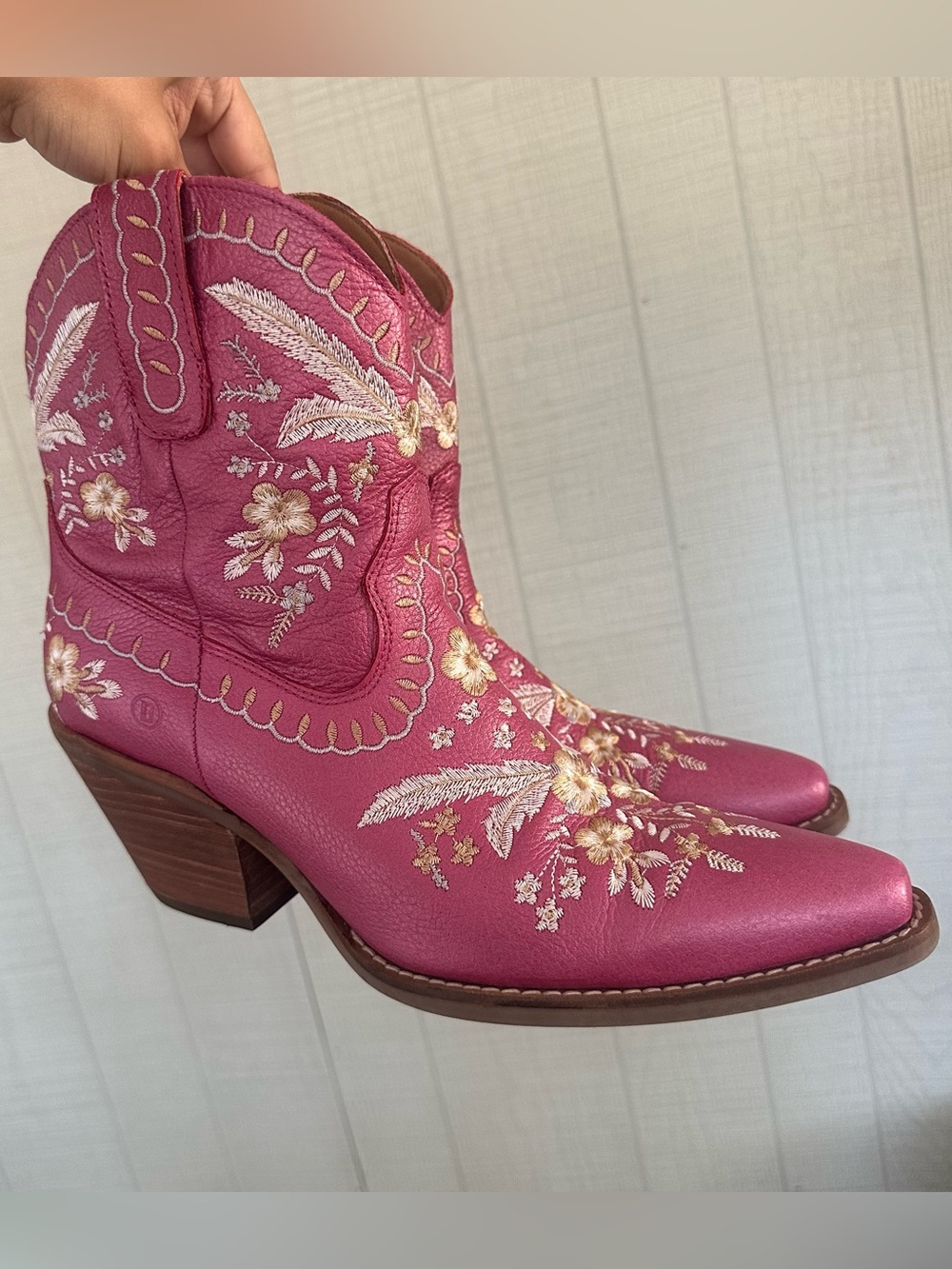 Dingo Primrose Floral Embroidery Fuchsia Metallic Leather Cowboy Boots Size 10M